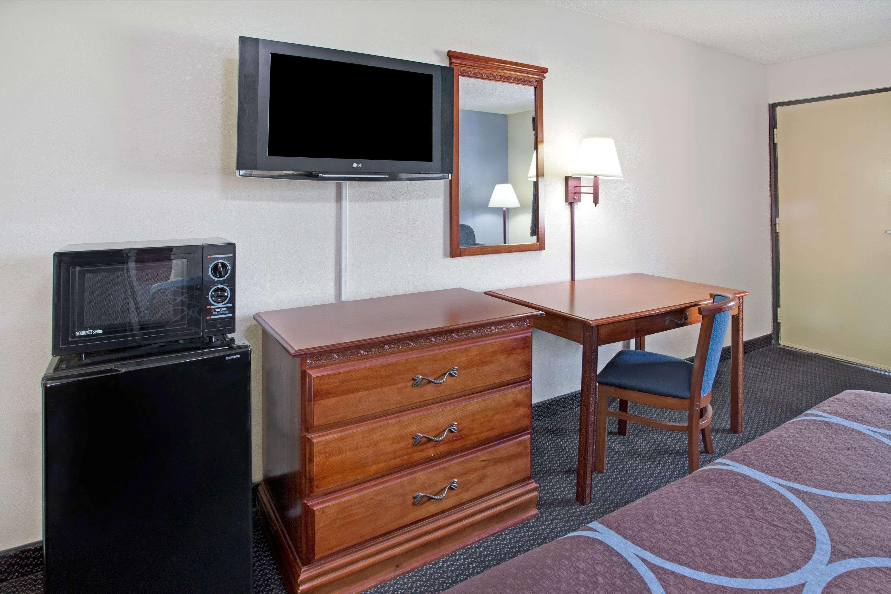 Super 8 By Wyndham Suwanee Hotel Luaran gambar