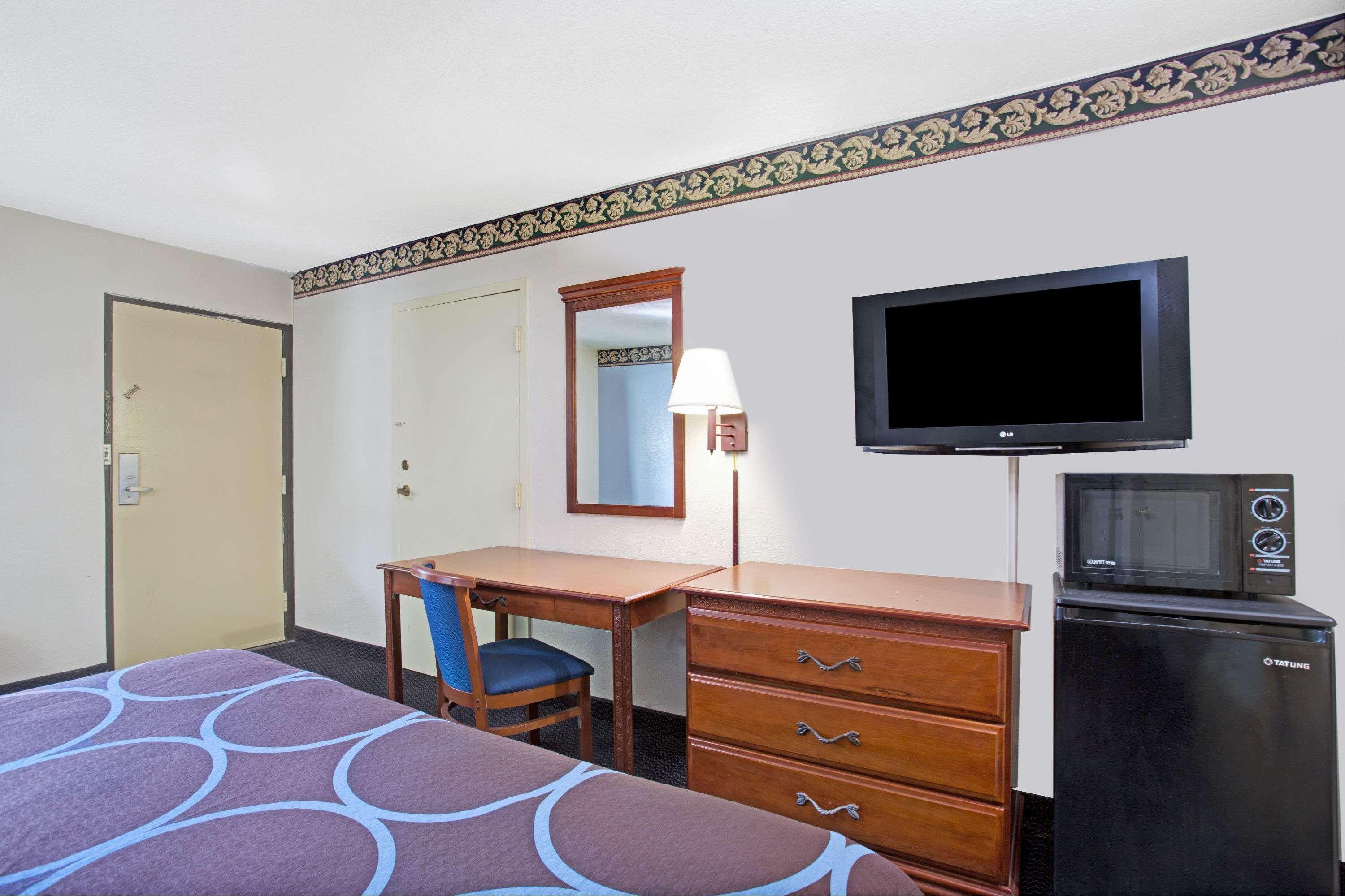 Super 8 By Wyndham Suwanee Hotel Luaran gambar