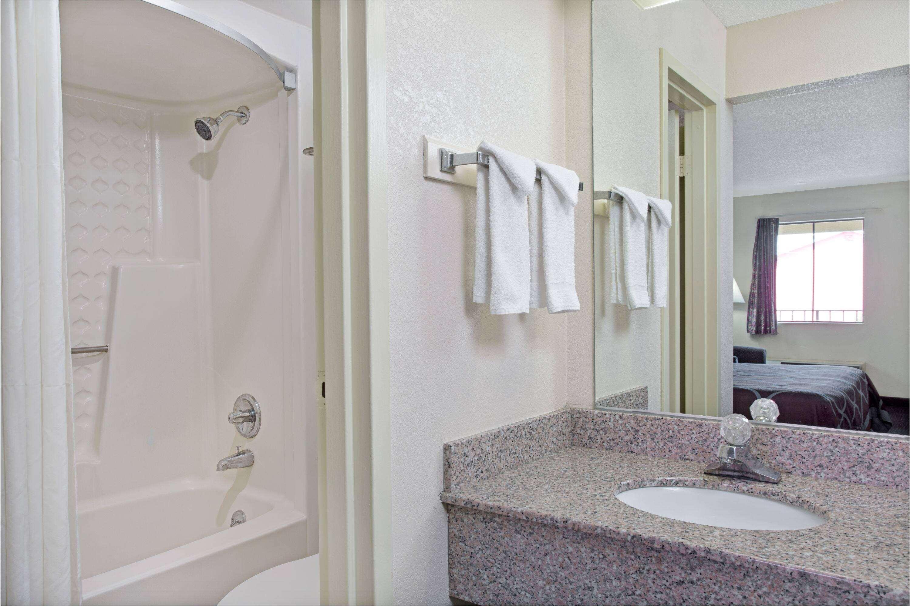Super 8 By Wyndham Suwanee Hotel Luaran gambar