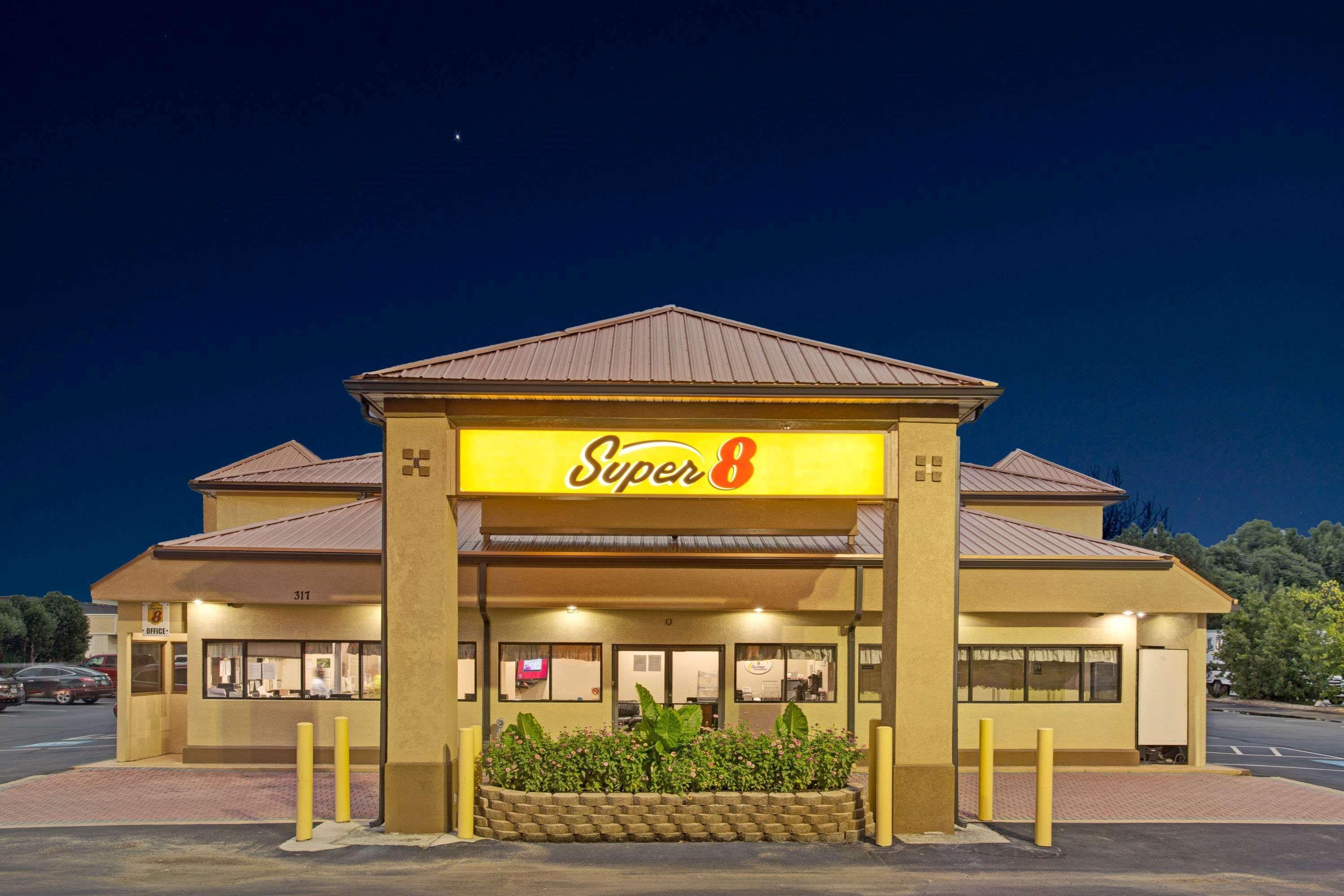 Super 8 By Wyndham Suwanee Hotel Luaran gambar