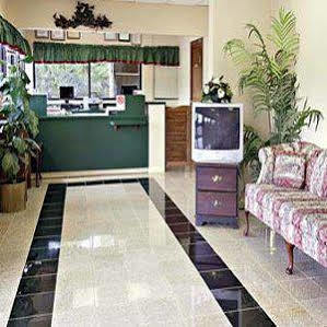 Super 8 By Wyndham Suwanee Hotel Luaran gambar